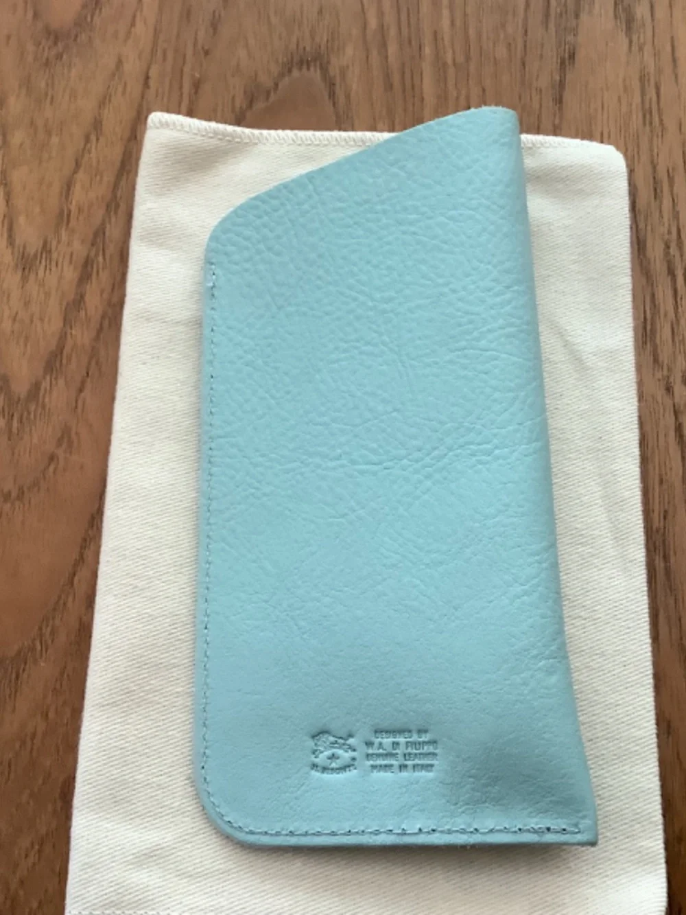 I’ll Bisonte Glasses case in leather color sky blue botticelli